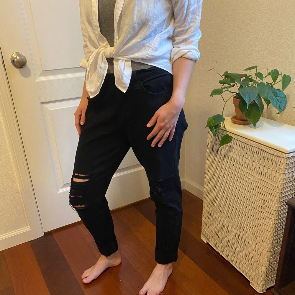 BDG black distressed jeans